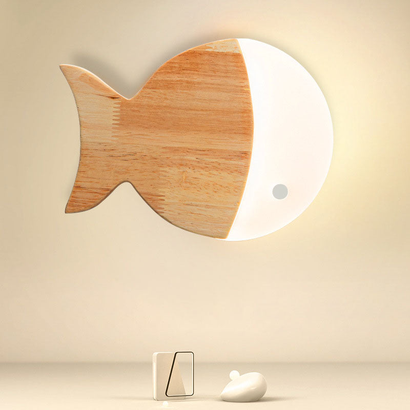 Nordisk – Fisch Wandleuchte aus Holz