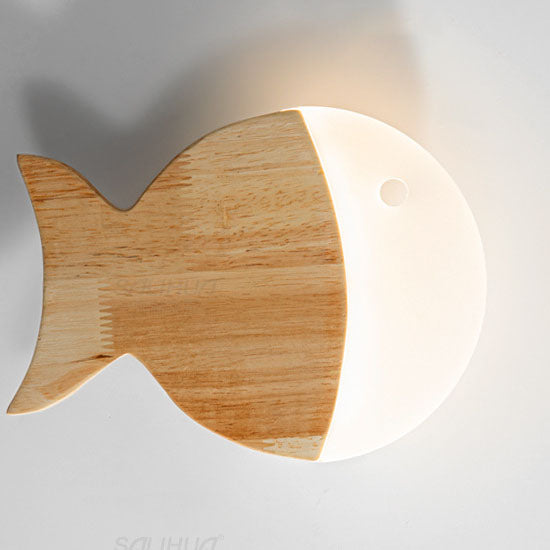 Nordisk – Fisch Wandleuchte aus Holz