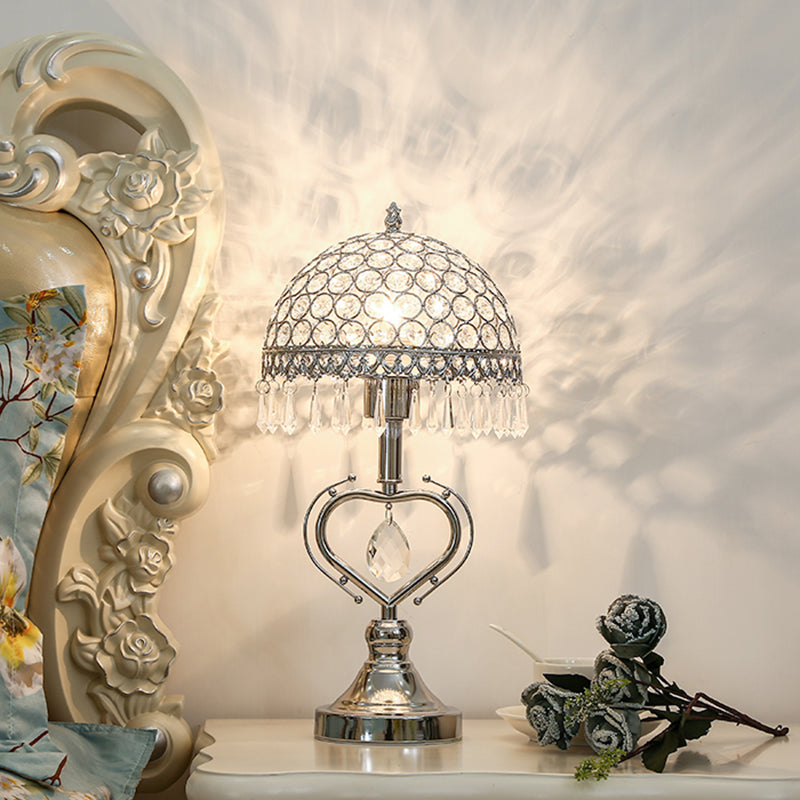 CrystalSphere – Halbrunde Kristall-Tischlampe