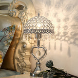 CrystalSphere – Halbrunde Kristall-Tischlampe