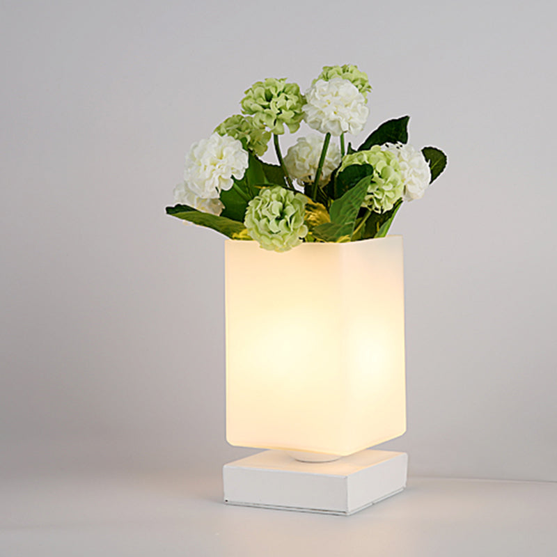 MoonGlaze – Glas-Nachttischlampe im Art-Deco-Stil