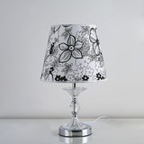 FloraLume – Tischlampe mit Blumenmuster