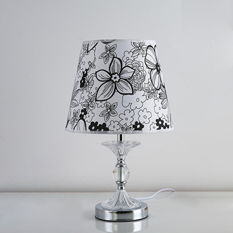FloraLume – Tischlampe mit Blumenmuster