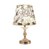 FloraLume – Tischlampe mit Blumenmuster