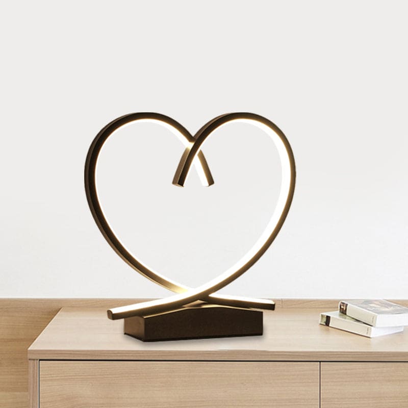 LoveNest – Holz Nachttisch mit Herzmotiv