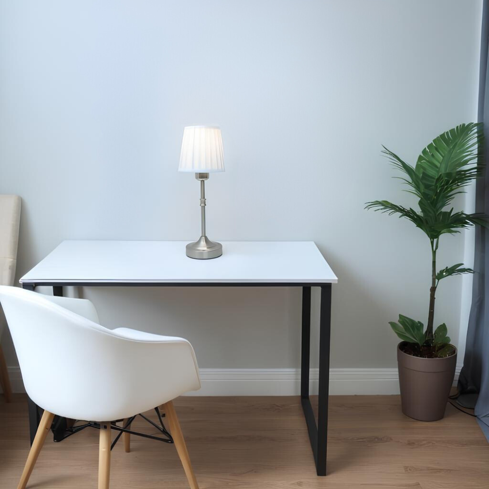 Lumora – Klassische Tischlampe