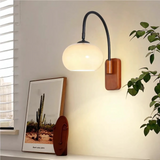 Lumos - Drehbare Wandleuchte aus Glas im Bauhaus-Stil