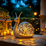 Dekorative Gartenlampe in Schneckenform
