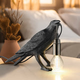 RavenLicht – Schwarze Krähe Tischlampe