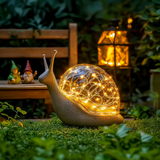 Dekorative Gartenlampe in Schneckenform