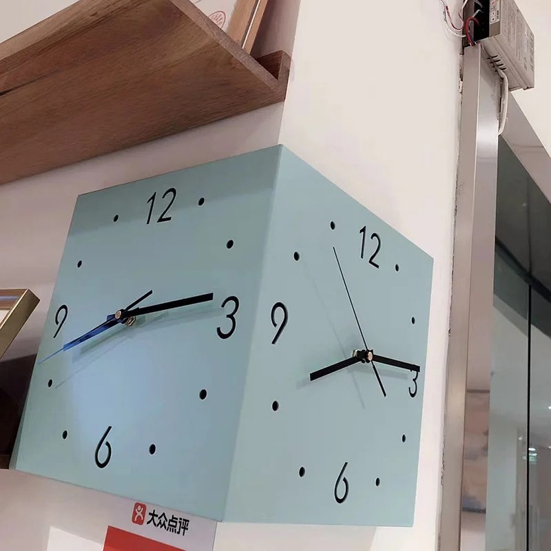 DualEdge - Moderne Wanduhr