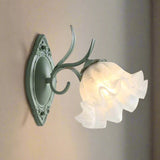 LilyGlow – Wandleuchte mit Blumenmotiv