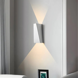 Hades - Minimalistische LED-Wandlampe