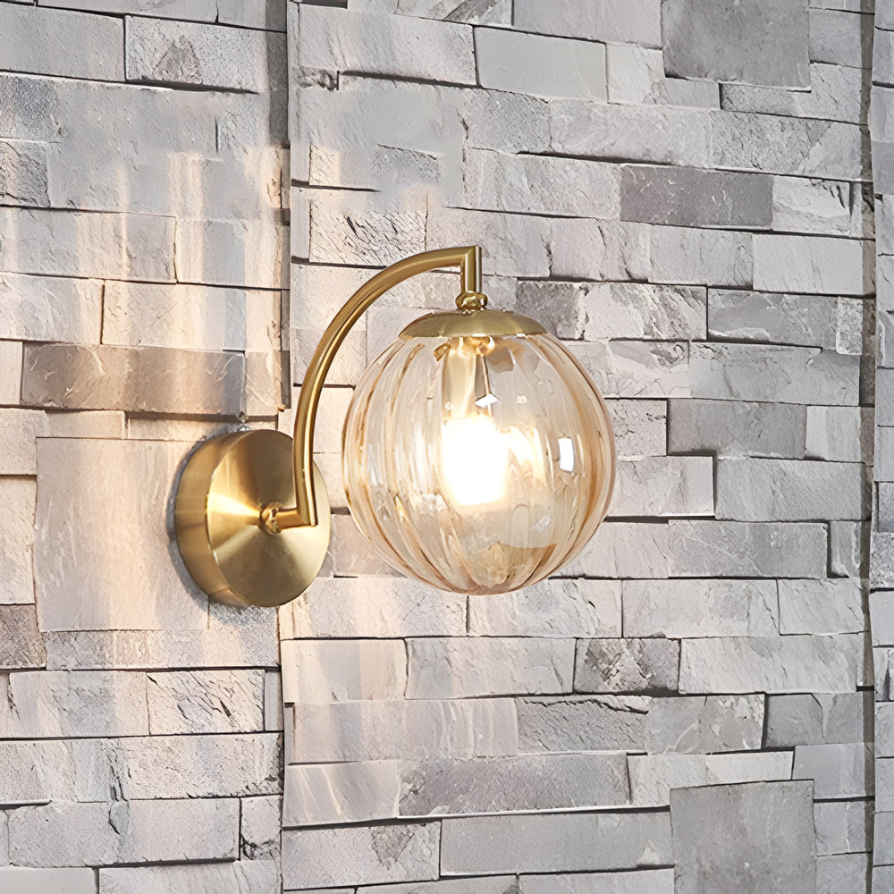 Lumihaus – Glas Wandleuchte mit Rillenstruktur