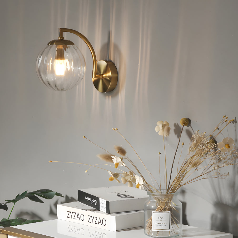 Lumihaus – Glas Wandleuchte mit Rillenstruktur