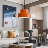 Bauhaus Living – Orangefarbene Pendelleuchte