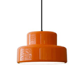 Bauhaus Living – Orangefarbene Pendelleuchte