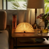 Xandis – LED-Tischlampe in Buchform