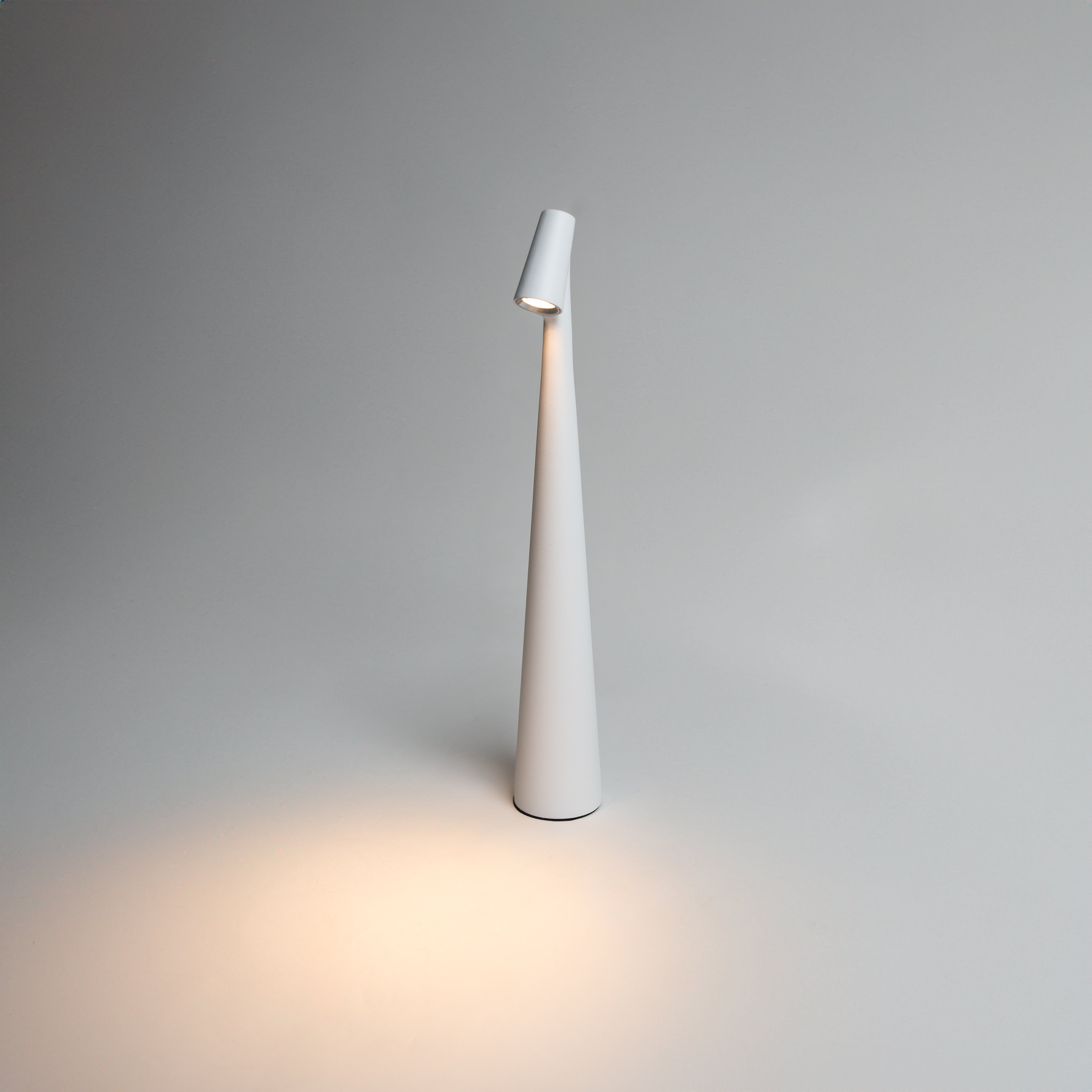 Lumi - Slim Wiederaufladbare Lampe