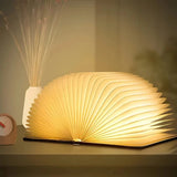 Xandis – LED-Tischlampe in Buchform