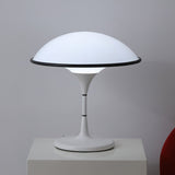 AuraForm – Elegante Tischlampe