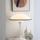 AuraForm – Elegante Tischlampe
