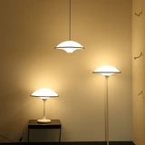 AuraForm – Elegante Tischlampe