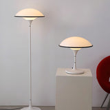 AuraForm – Elegante Tischlampe