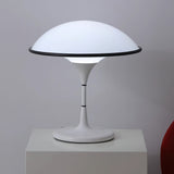 AuraForm – Elegante Tischlampe