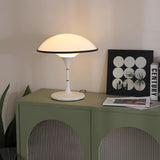 AuraForm – Elegante Tischlampe