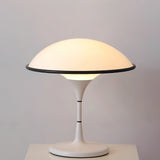 AuraForm – Elegante Tischlampe