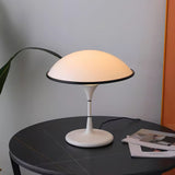 AuraForm – Elegante Tischlampe