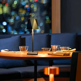 PolyGlow – LED-Tischlampe mit Sechskant-Design