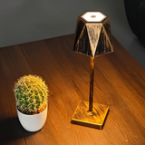PolyGlow – LED-Tischlampe mit Sechskant-Design