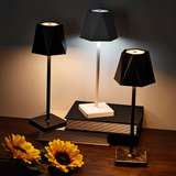 PolyGlow – LED-Tischlampe mit Sechskant-Design