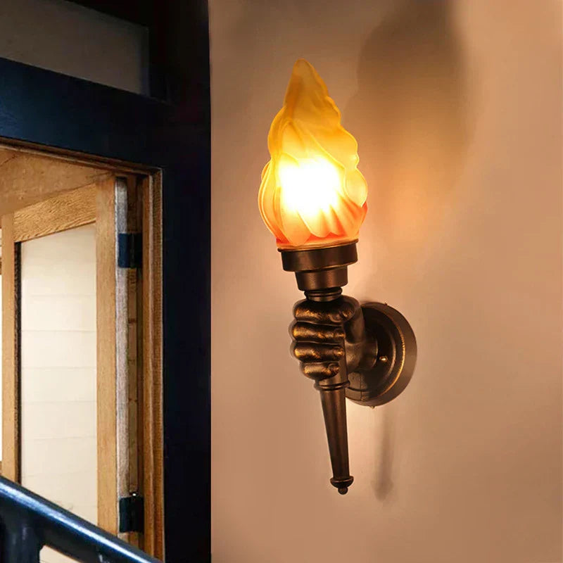 TorchGlow – Industrielle Wandleuchte