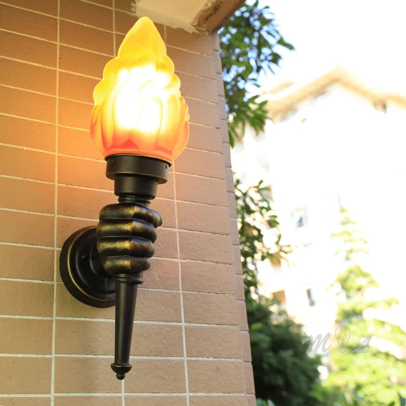 TorchGlow – Industrielle Wandleuchte