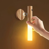 LumiWood – Wiederaufladbares LED Nachtlicht mit Bewegungssensor, USB & Magnetischer Wandhalterung