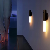 LumiWood – Wiederaufladbares LED Nachtlicht mit Bewegungssensor, USB & Magnetischer Wandhalterung