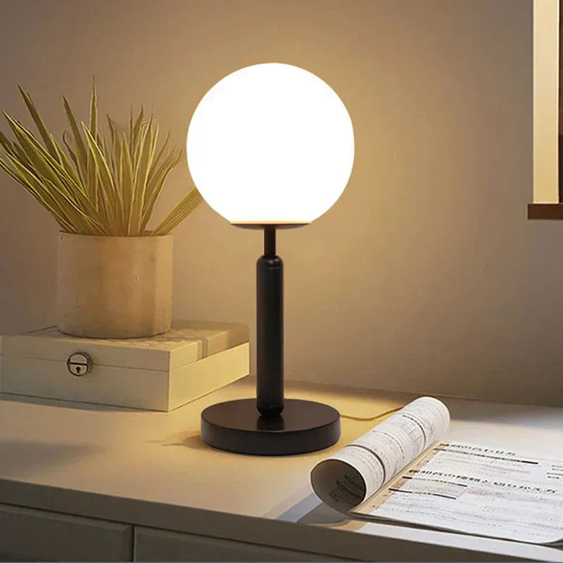 LumiSphere – Glaskugel Tischlampe
