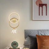 LuxeGlow – Goldene Wandleuchte