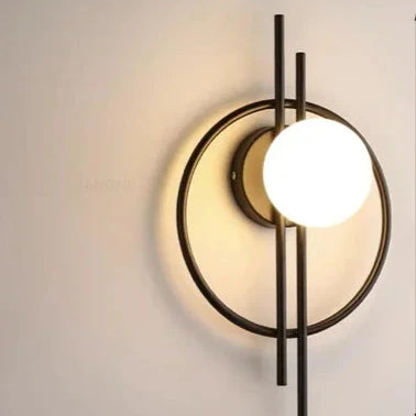 GlobeGlow – LED-Wandleuchte mit Glaskugel