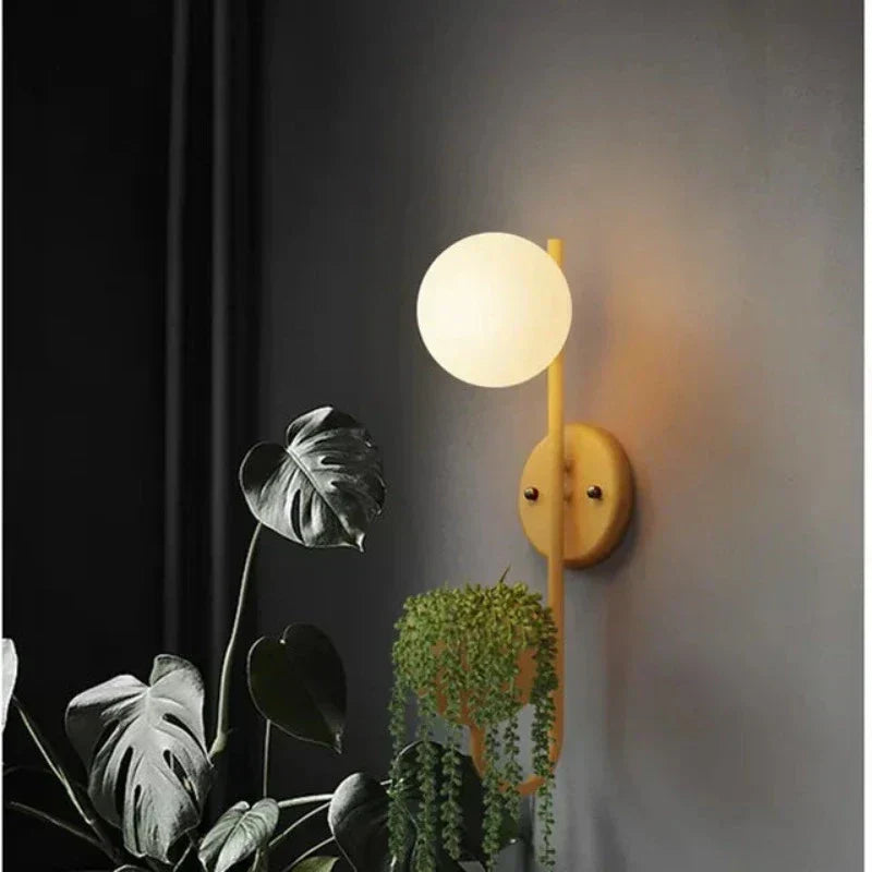 NordicGlow – Wandleuchte mit Pflanzenhalter
