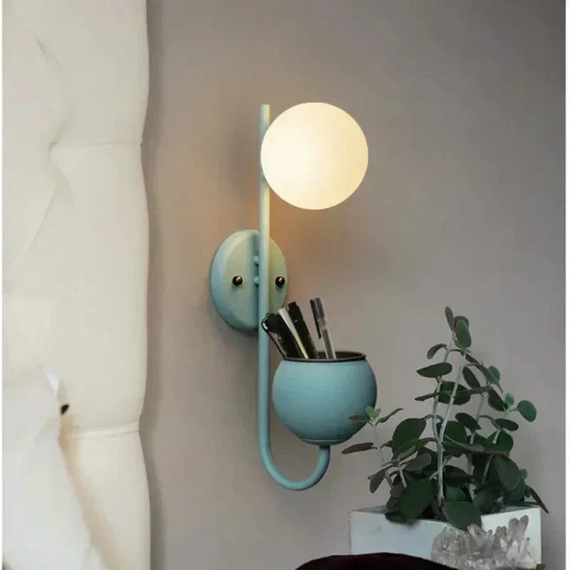 NordicGlow – Wandleuchte mit Pflanzenhalter