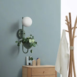 NordicGlow – Wandleuchte mit Pflanzenhalter