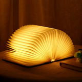 Xandis – LED-Tischlampe in Buchform