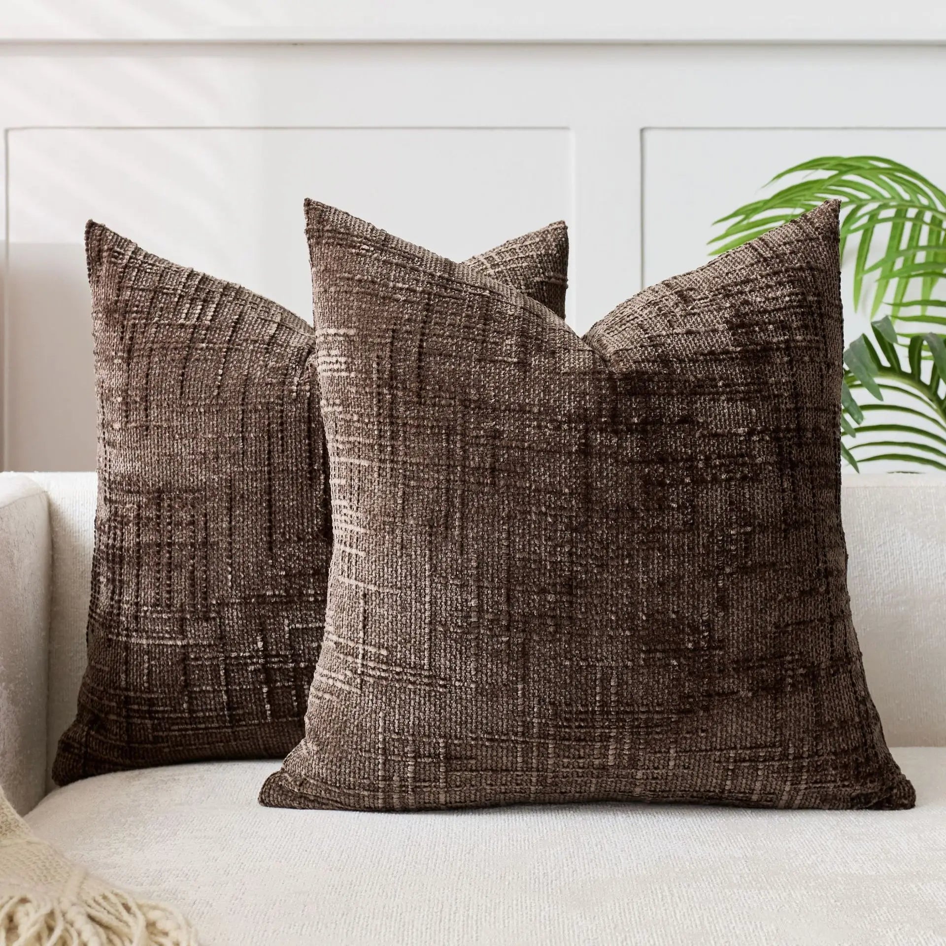 Bamura – Chenille Dekokissen mit Bambusstruktur in Einfarbigem Design