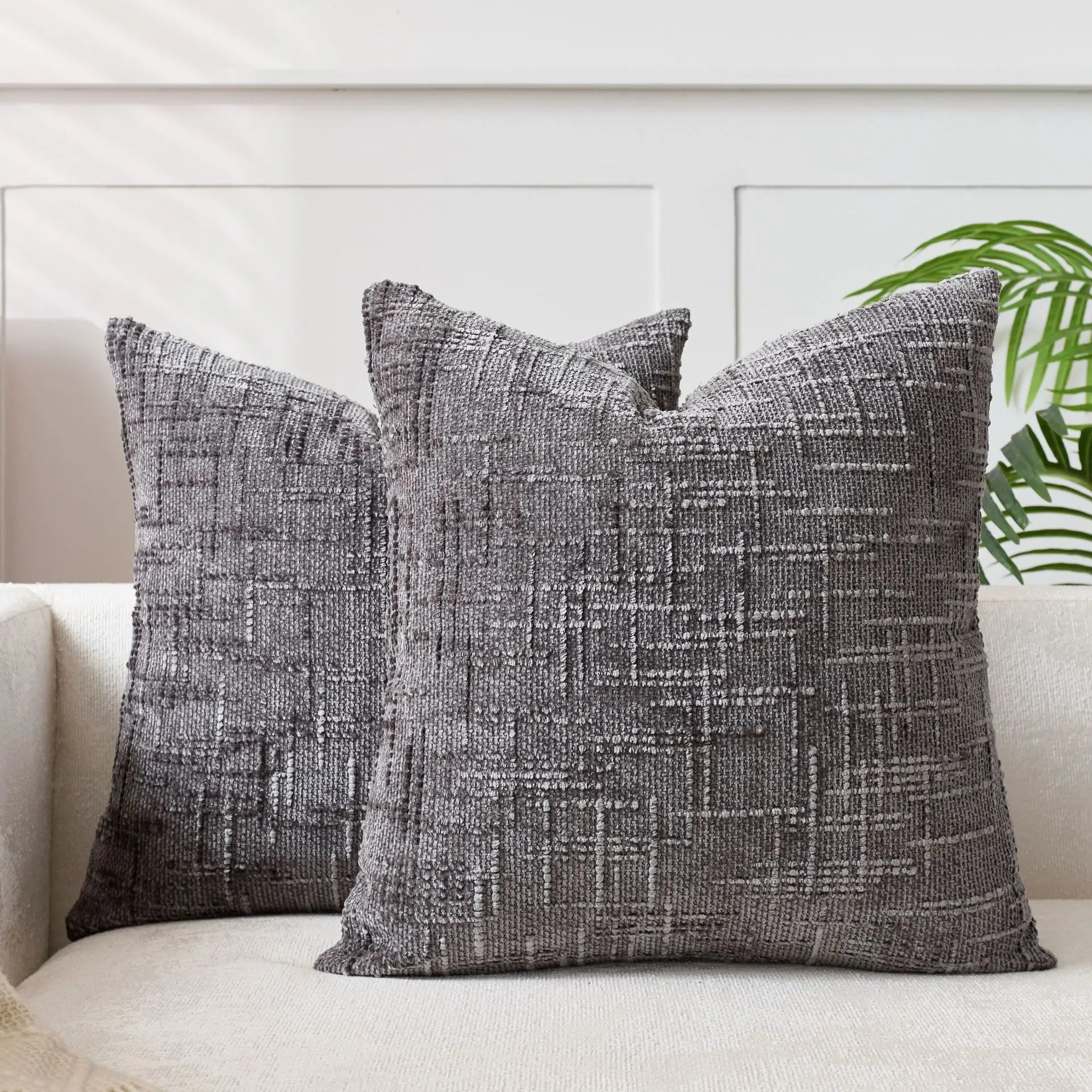 Bamura – Chenille Dekokissen mit Bambusstruktur in Einfarbigem Design