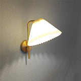 NordicLuxe – Goldene Wandleuchte