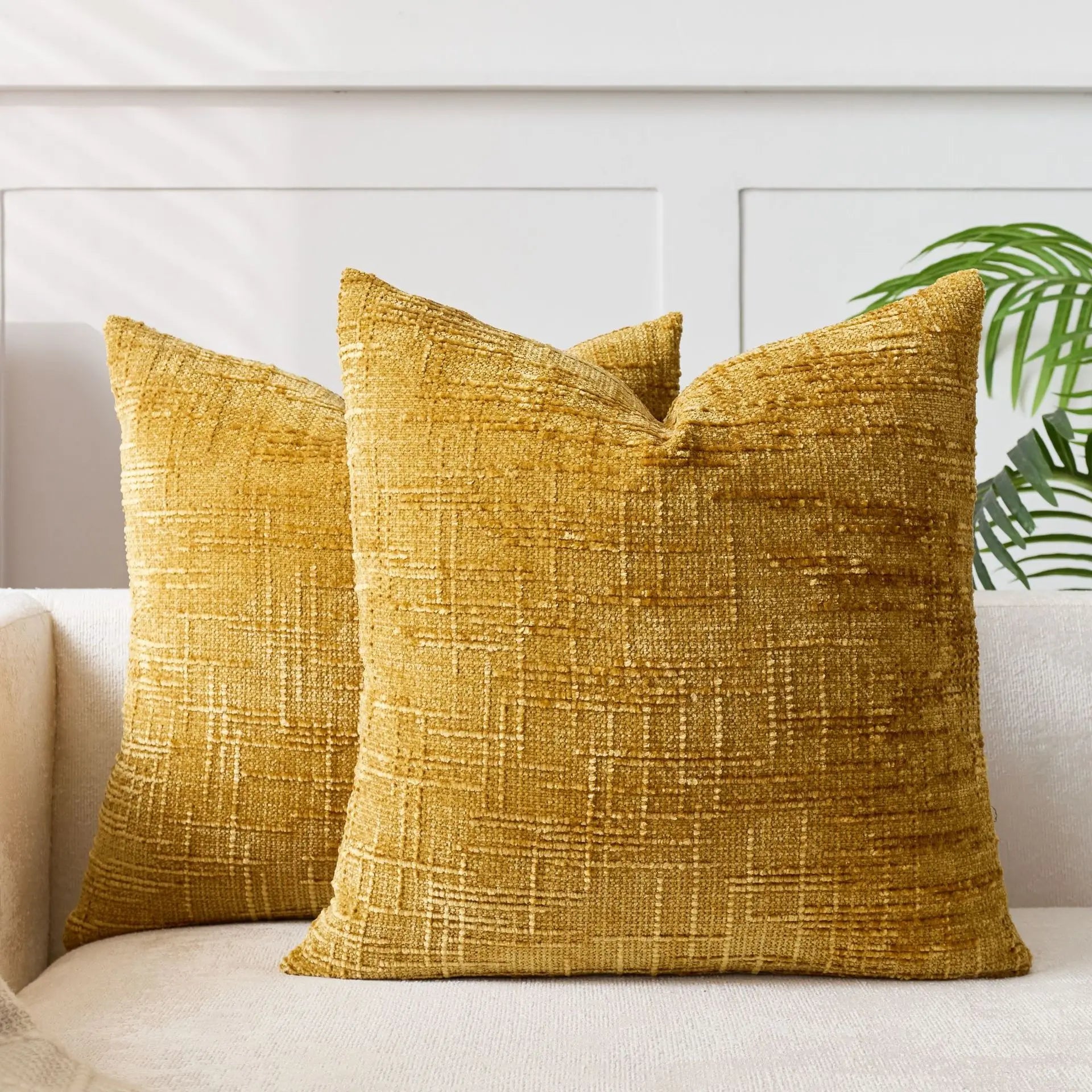 Bamura – Chenille Dekokissen mit Bambusstruktur in Einfarbigem Design